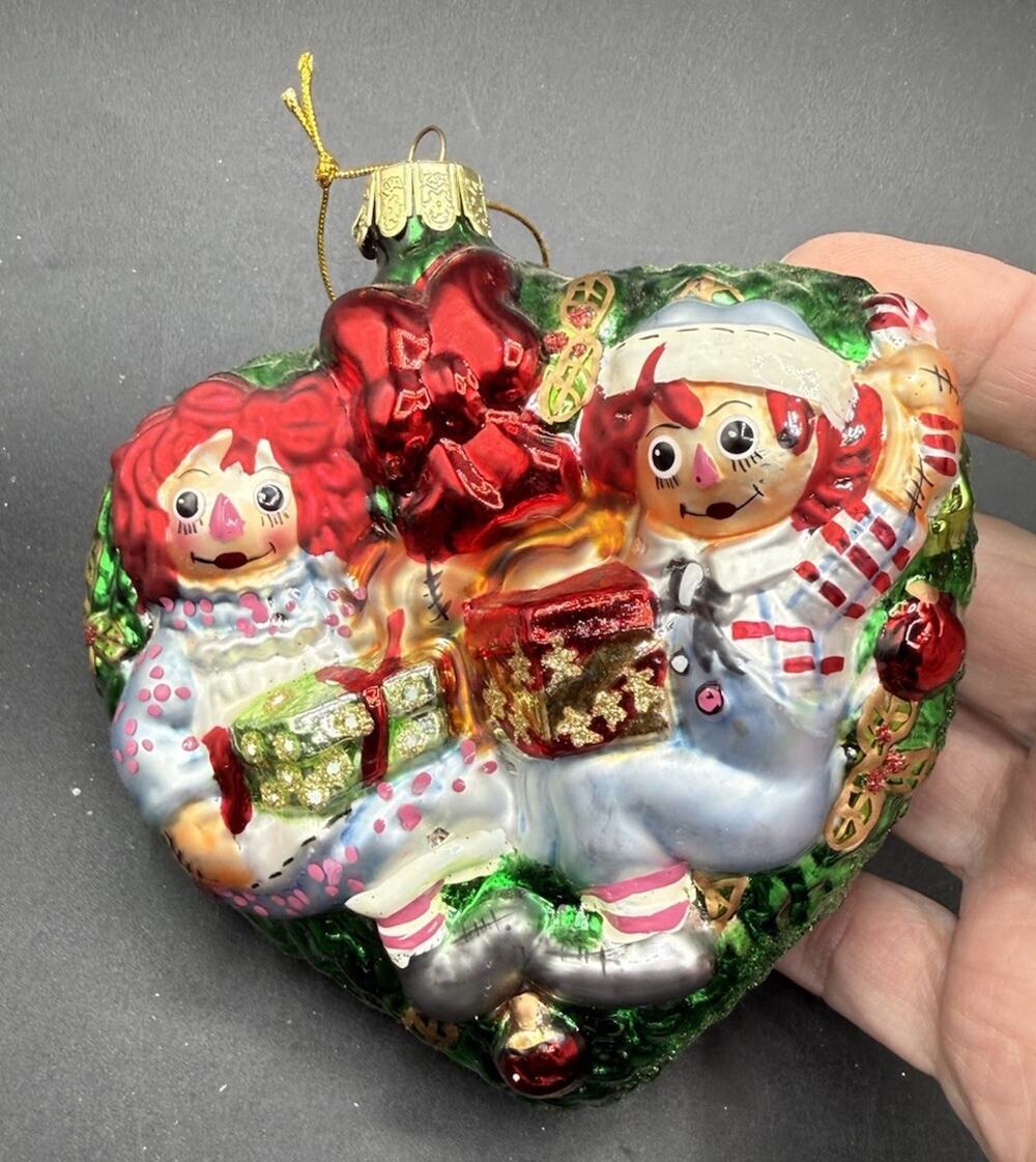 Kurt S Adler Polonaise Glass Raggedy Ann & Andy on Christmas Wreath Ornament -S1